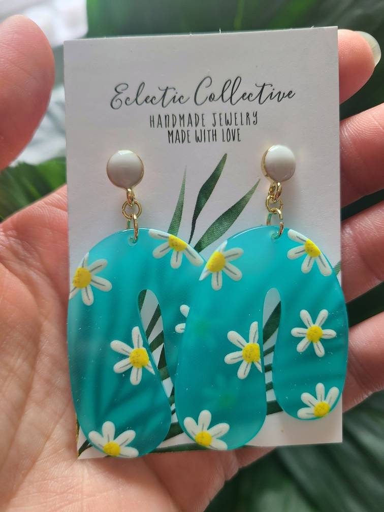 lazy daisy arch earrings