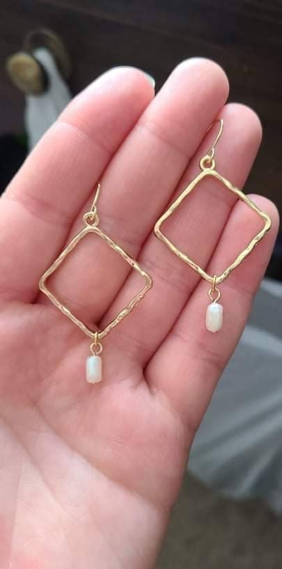Hammered gold square with baroque pearl